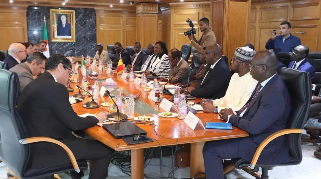 Algeria, Chad hold working meeting to boost cooperation in industry, mining and hydrocarbons