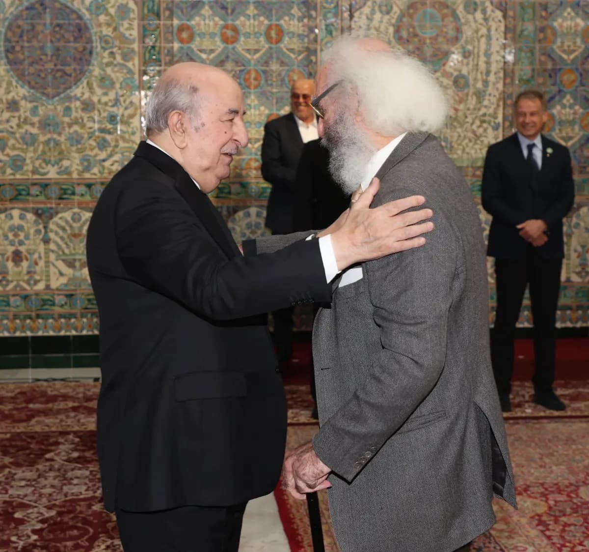 President of the Republic receives Algerian football legends