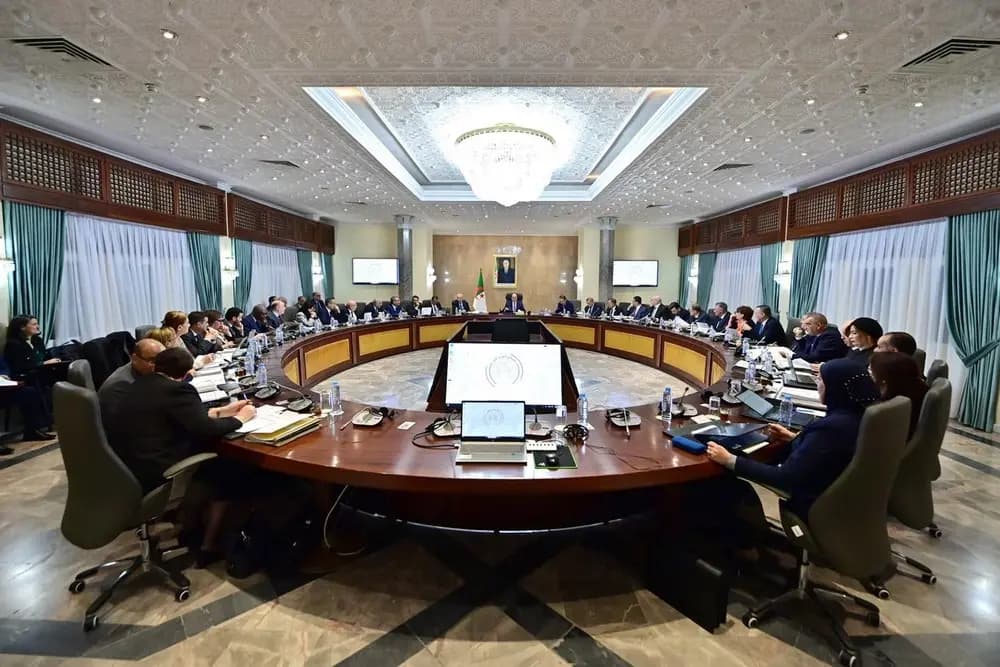 Government reviews national education files, Algiers road modernization
