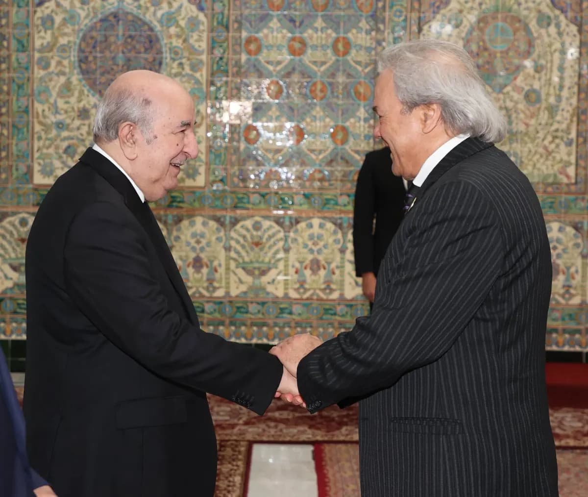 President of the Republic receives Algerian football legends
