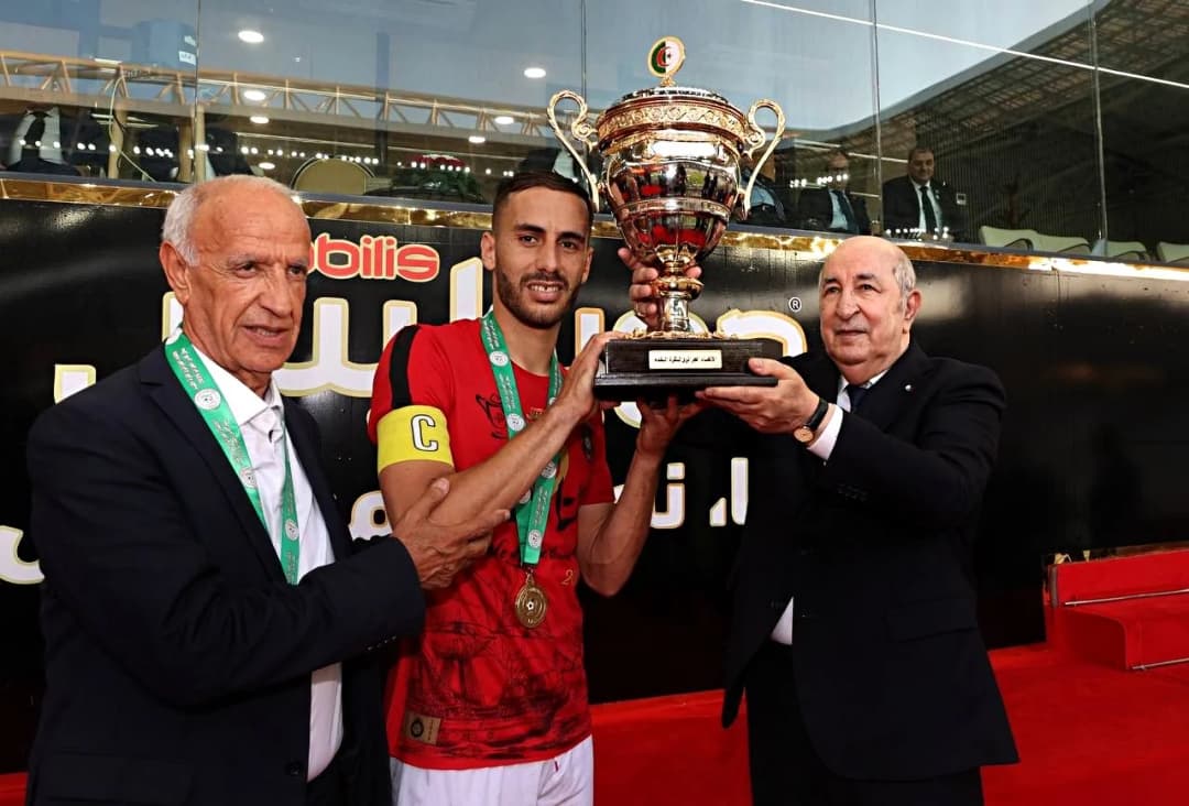 President Tebboune presents 2025 Algeria Cup trophy to USM Algiers’ captain