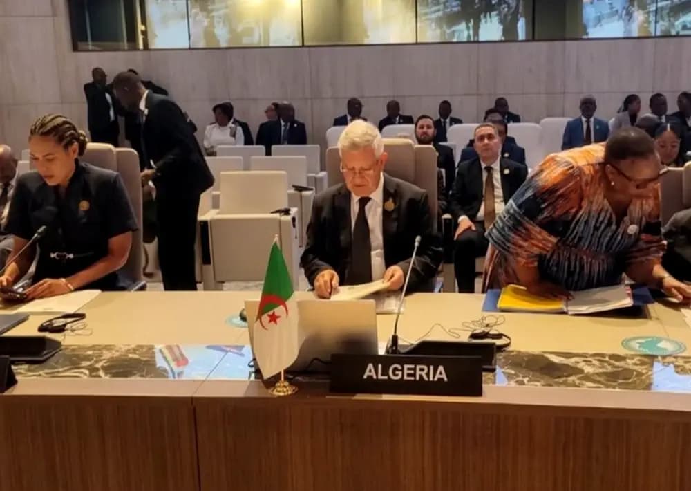 Representing President Tebboune, Nasri attends 21st extraordinary AU summit in Luanda