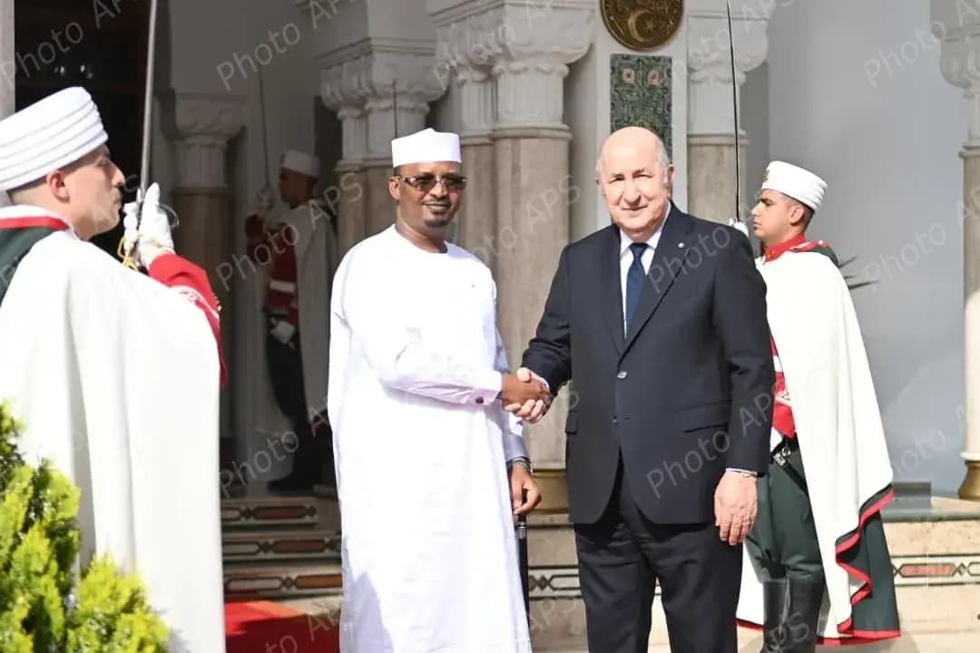 President Tebboune receives Chadian counterpart at Presidency headquarters