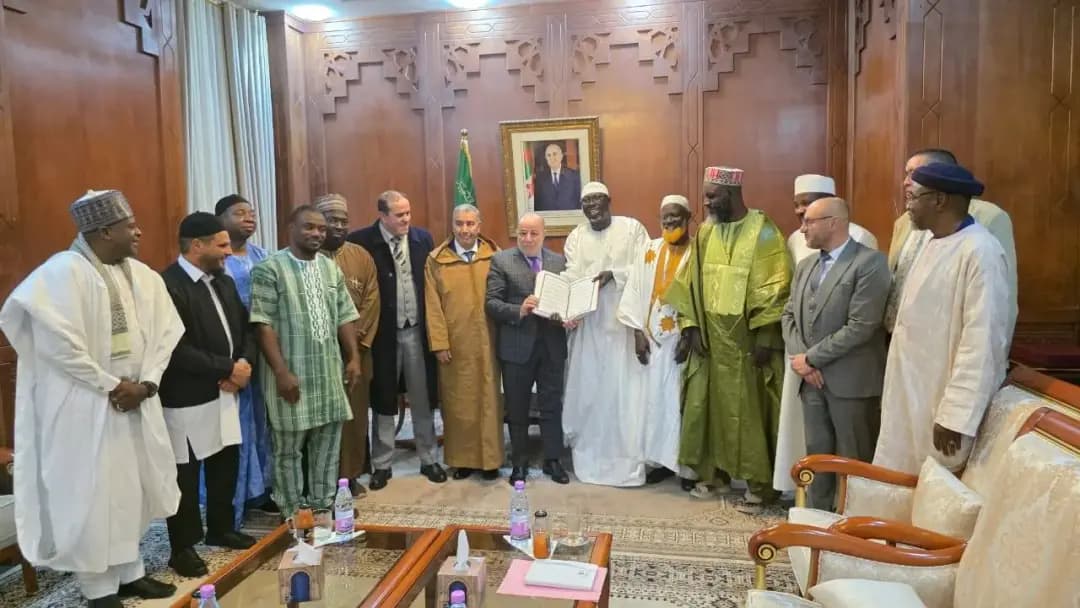Belmehdi presents Roudoussi Mus’haf to sheikhs, scholars