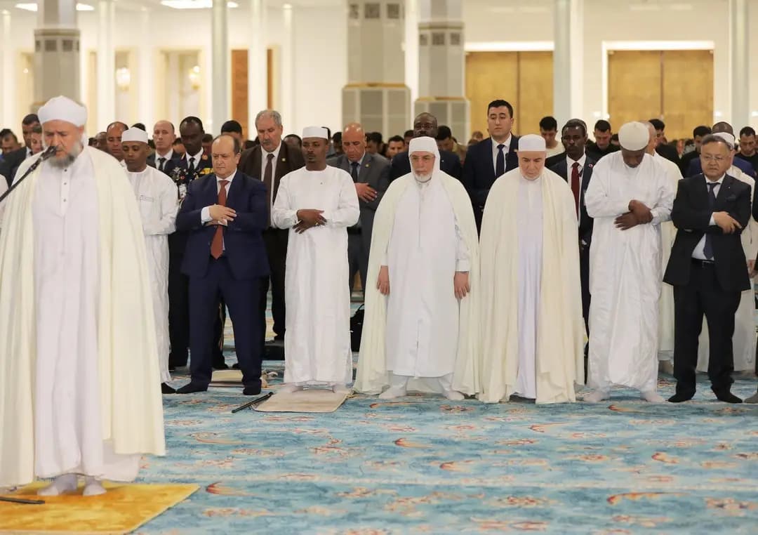 Chadian President performs Friday prayer at Djamaa el Djazair
