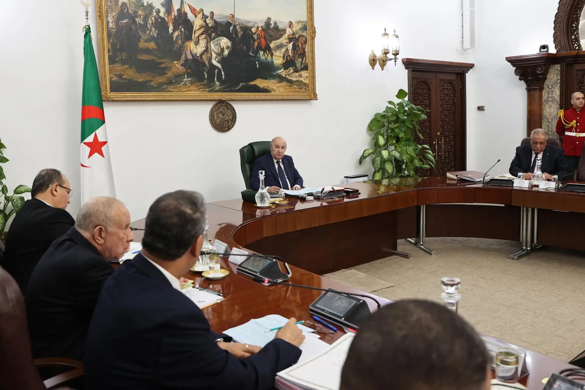 President Tebboune affirms State's commitment to encouraging fishermen
ALGIERS - The President of the Republic, Abdelmadjid Tebboune, while chairing the Council of Ministers meeting on Sunday, affirmed the State's ongoing commitment to backing and encouraging fishermen through accompaniment and benefiting from facilities and incentives, with a view to boosting Algeria's marine fishing quotas.
A Council of Ministers statement said the President of the Republic, after listening to a presentation on the 2026 marine fishing roadmap, "announced the state's ongoing commitment to supporting and encouraging fishermen through accompaniment, facilities and incentives to boost Algeria's fishing quotas by introducing modern and effective fishing methods, given that Algeria has not been fully utilizing its quotas."
He also underscored that "developing the marine fishing and aquaculture sector is a national imperative and a priority, given its importance in strengthening food security foundations, that is why efforts must be doubled to increase production," the statement added.
The President of the Republic ordered that the fishermen's federation be involved through consultation and coordination in all decisions affecting the sector.
Regarding afforestation, the President of the Republic ordered the Agriculture Minister to adopt modern mechanization to boost fruit tree production, with particular emphasis on planting economically valuable trees such as argan, the Council of Ministers statement added.