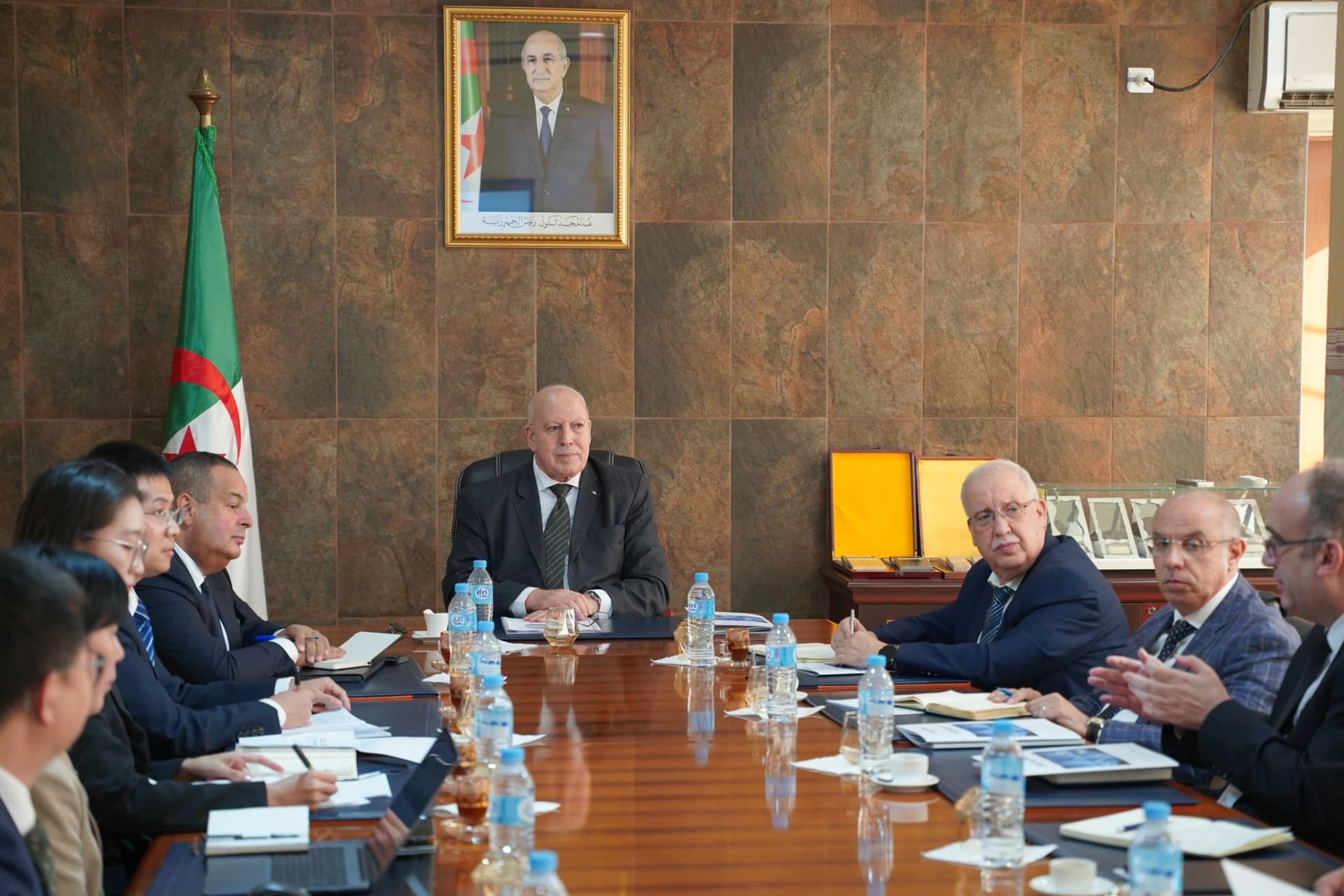 Ways to build Algerian-Chinese partnership in equipment manufacturing examined