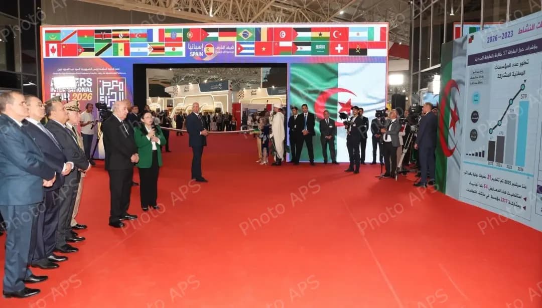 President Tebboune receives briefing on economic fabric, industrial growth