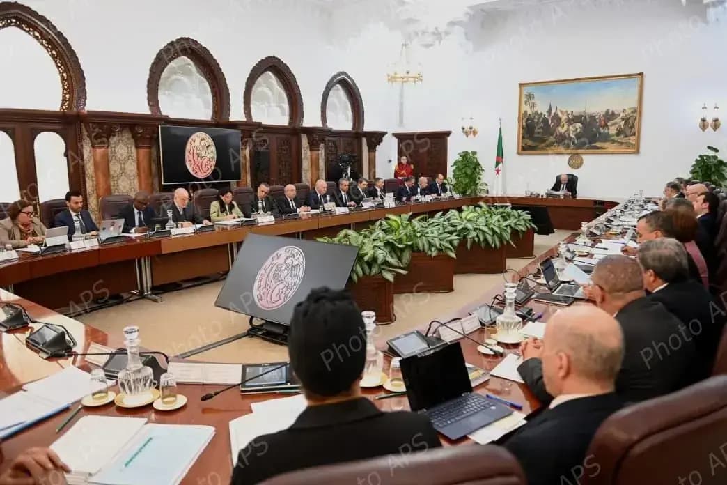 President Tebboune orders construction of two Trans-Saharan highway sections, cement plant in Chad