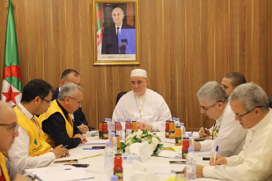 Belmehdi meets Algerian mission members in Mecca ahead of hajj rituals