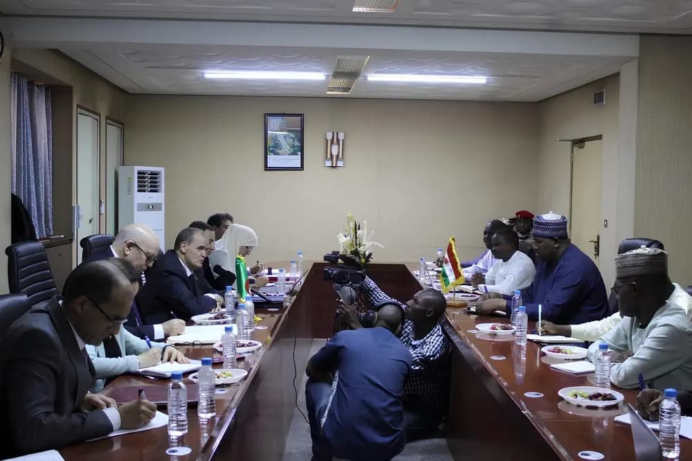 Rezig, Bachir hold meeting with Nigerien Trade, Industry Minister