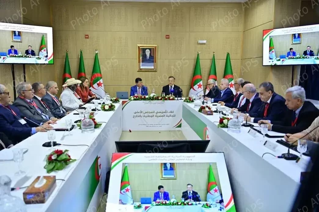 Founding meeting of High Council for National Scientific Community Abroad kicks off