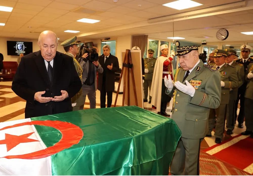 ALGIERS - President of the Republic Abdelmadjid Tebboune visited "Mohamed El-Saghir Nekkach" Military Hospital in Algiers on Sunday to pay his final respects to the late former President of the Republic, Mujaheed Liamine Zeroual.