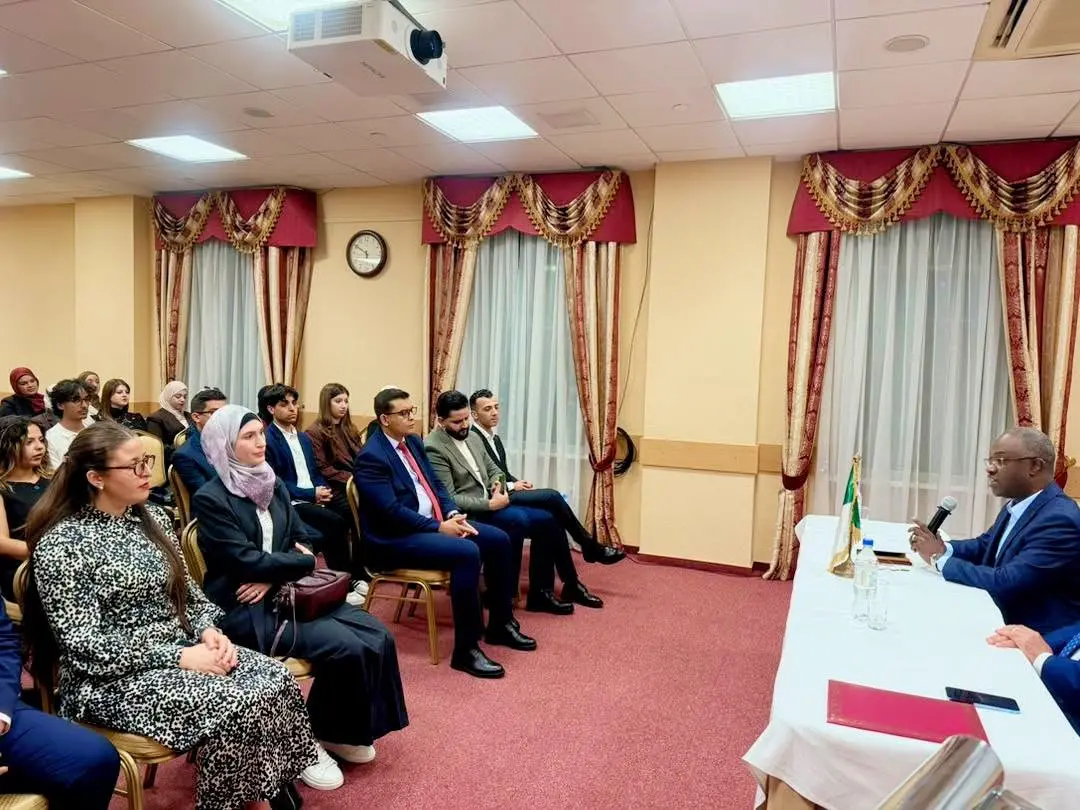 Hidaoui meets with Algerian community youth in Russia