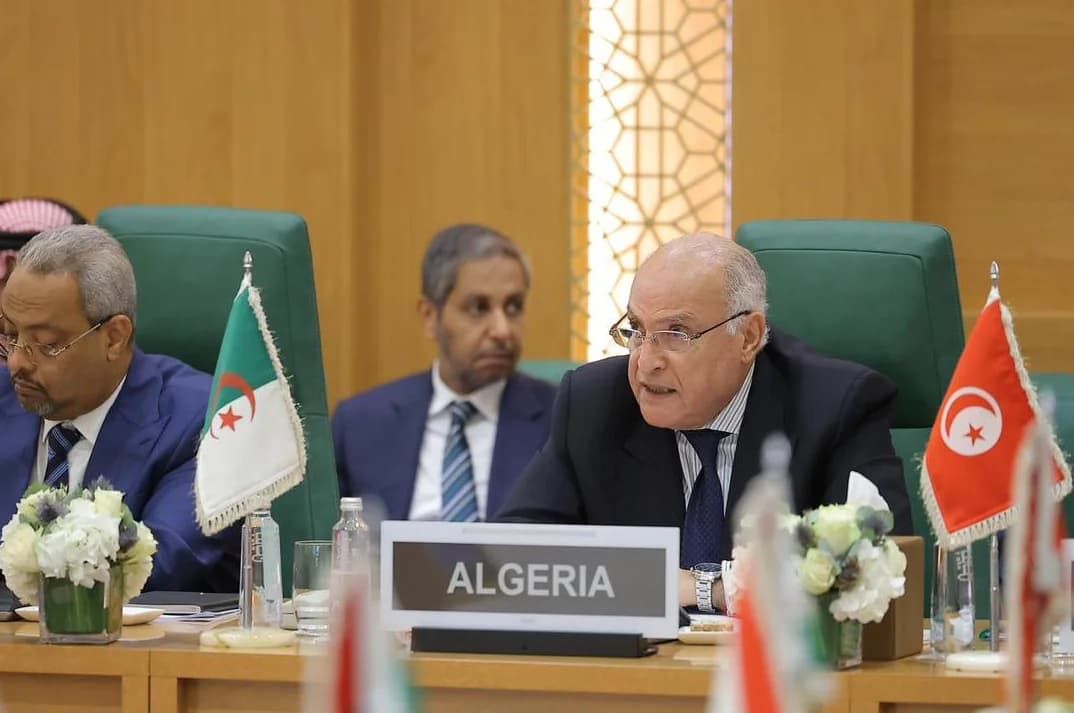 El ministro de Estado, Asuntos Exteriores, Comunidad Nacional en el Extranjero y Asuntos Africanos, Ahmed Attaf.