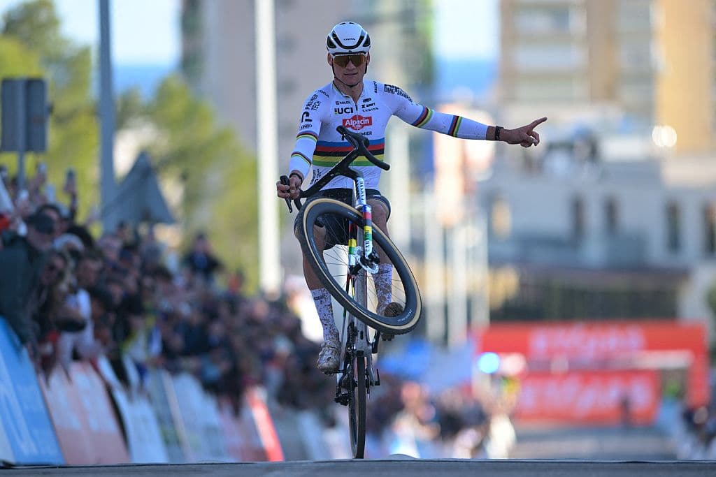 Van der Poel gana la Copa del Mundo de ciclocross en Benidorm