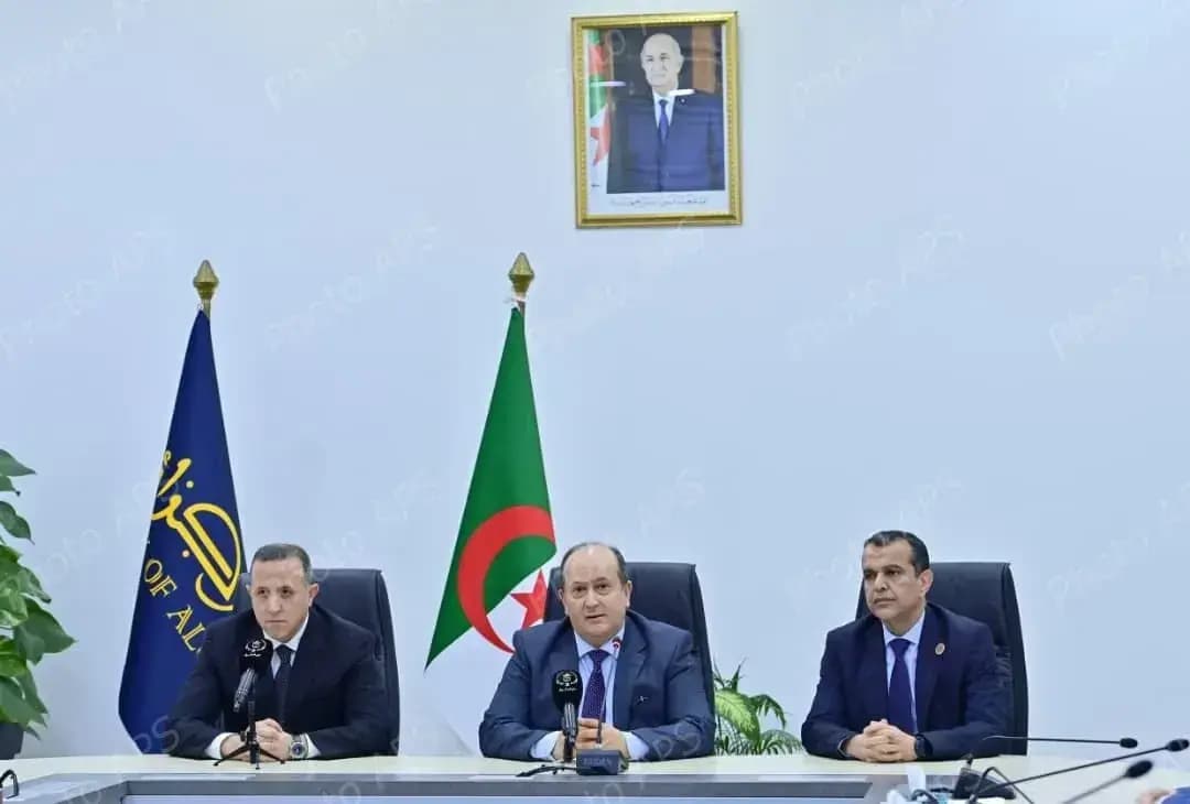 PM preside la instalación de Mohammed Lamine Lebbou como gobernador del Banco de Argelia