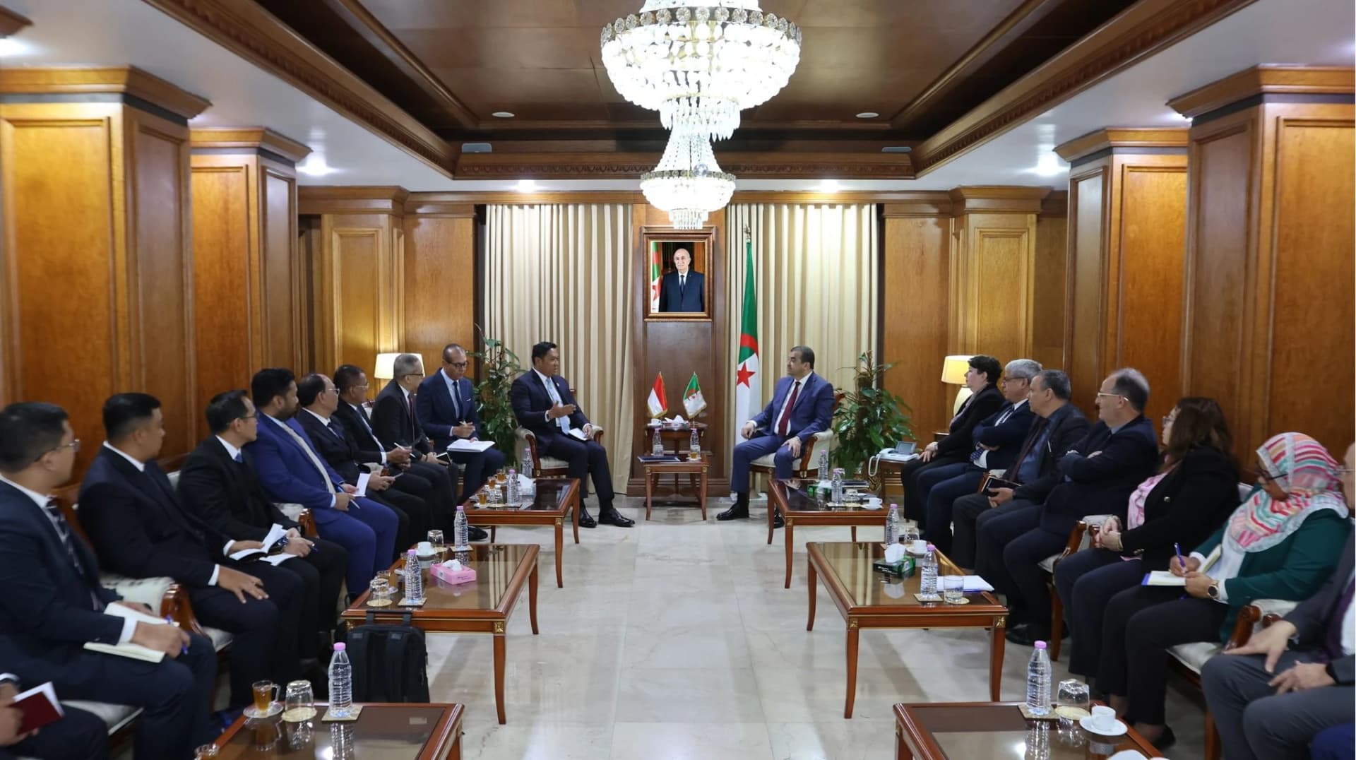 Arkab analiza con delegación indonesia formas de fortalecer la cooperación