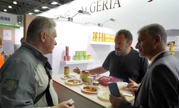 El viernes se organizaron encuentros bilaterales, al margen de la clausura de la 34ª edición del Salón Internacional de la Agroalimentación y de las Bebidas, entre operadores económicos argelinos y sus homólogos de diferentes países para examinar vías de cooperación y asociación