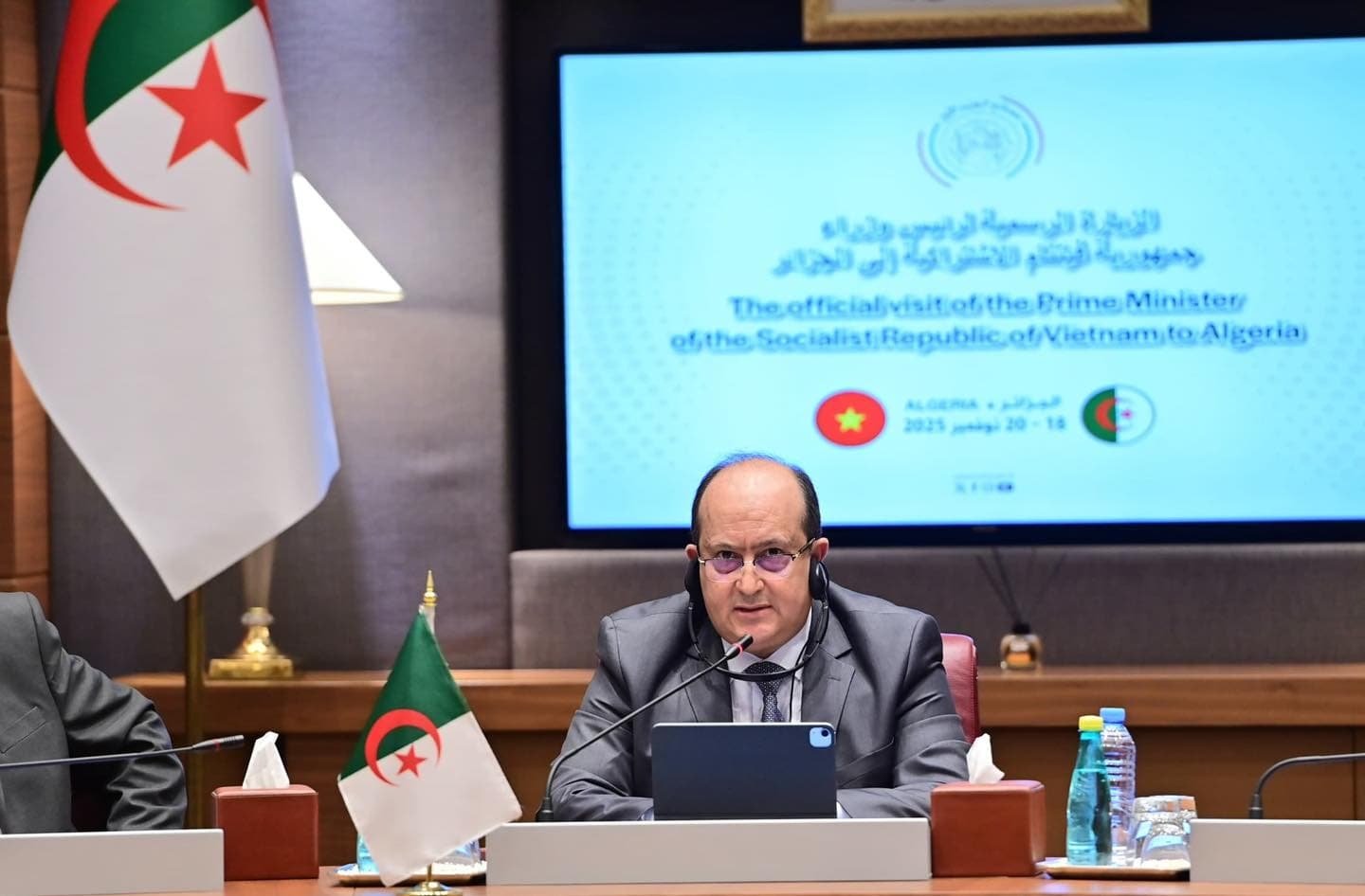 PM insiste en fortalecer las relaciones argelino-vietnamitas hacia una asociación estratégica