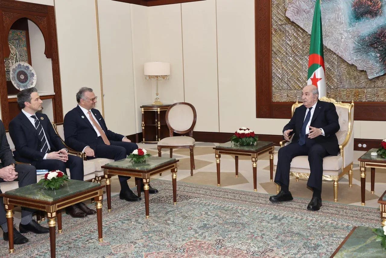 Presidente Tebboune recibe al asesor del presidente estadounidense para África, Asuntos Árabes y Medio Oriente