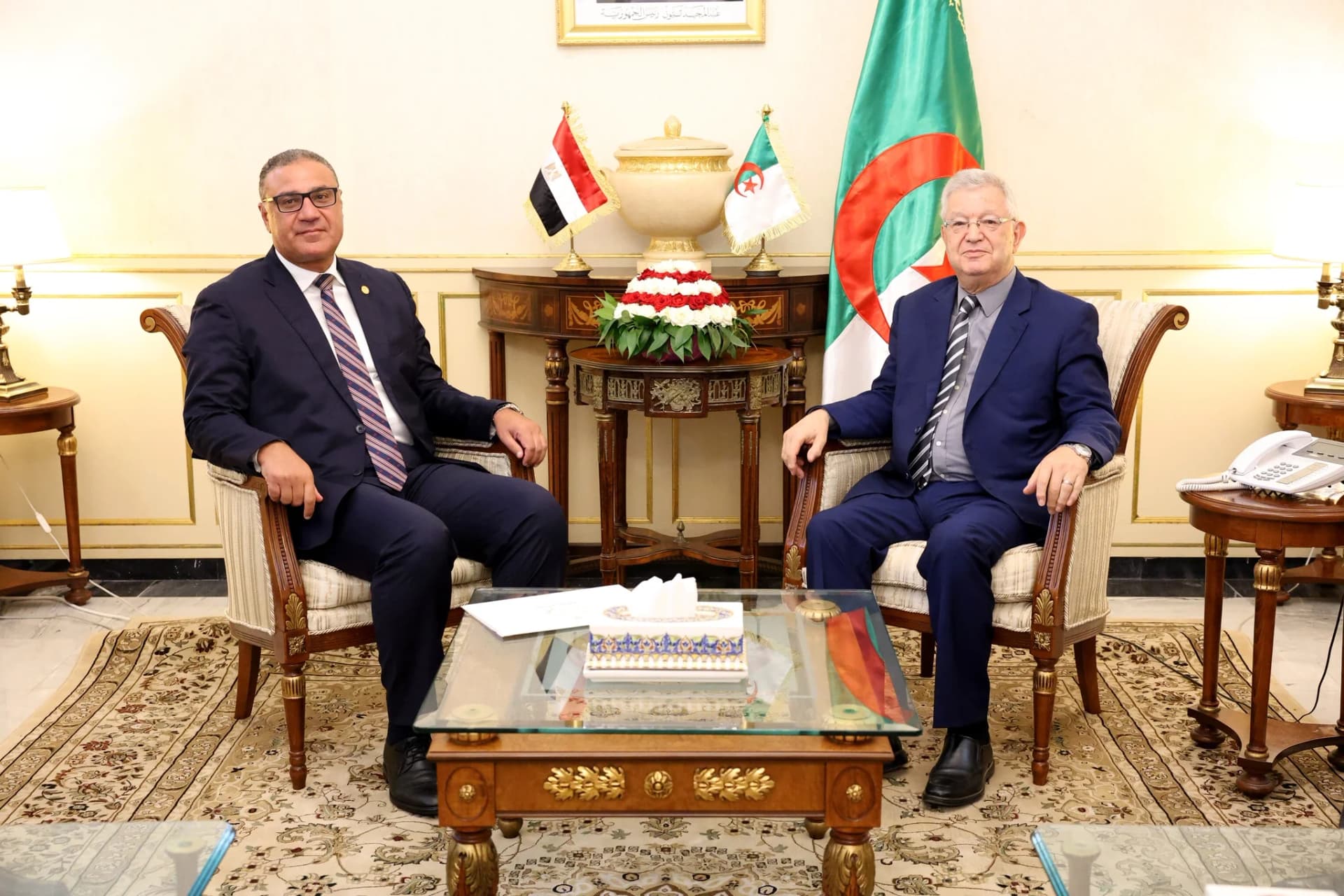 El presidente del Consejo de la Nación, Azouz Nasri, recibió este domingo al embajador de la República Árabe de Egipto, Mokhtar Gamil Tawfik Warida, quien le realizó una visita de despedida al término de su misión en Argelia.