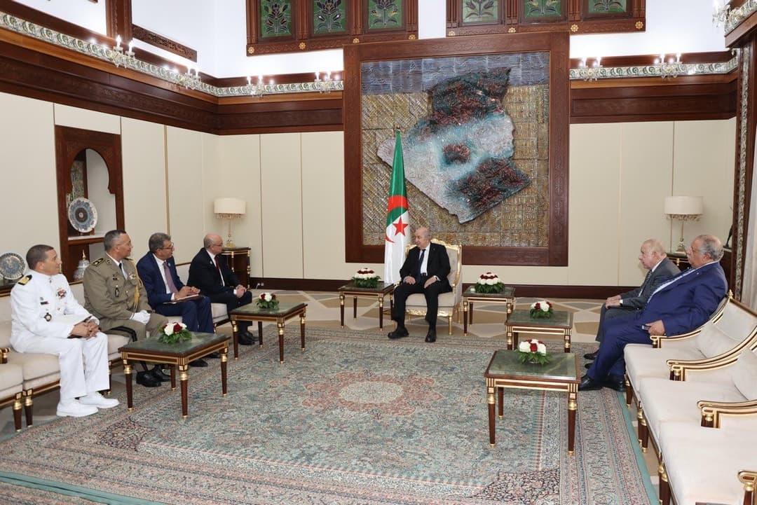 Presidente de la República Abdelmadjid Tebboune recibe al ministro de Defensa tunecino