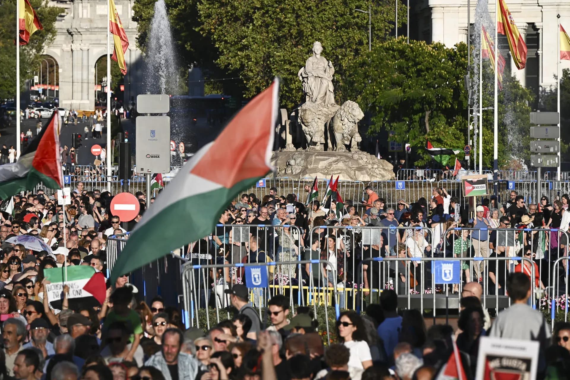 Miles de personas marchan en Madrid en solidaridad con el pueblo palestino