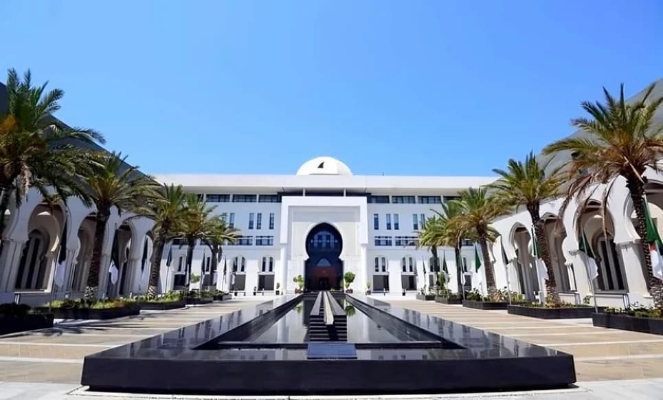 Argelia condena enérgicamente la agresión sionista abyecta contra Siria
