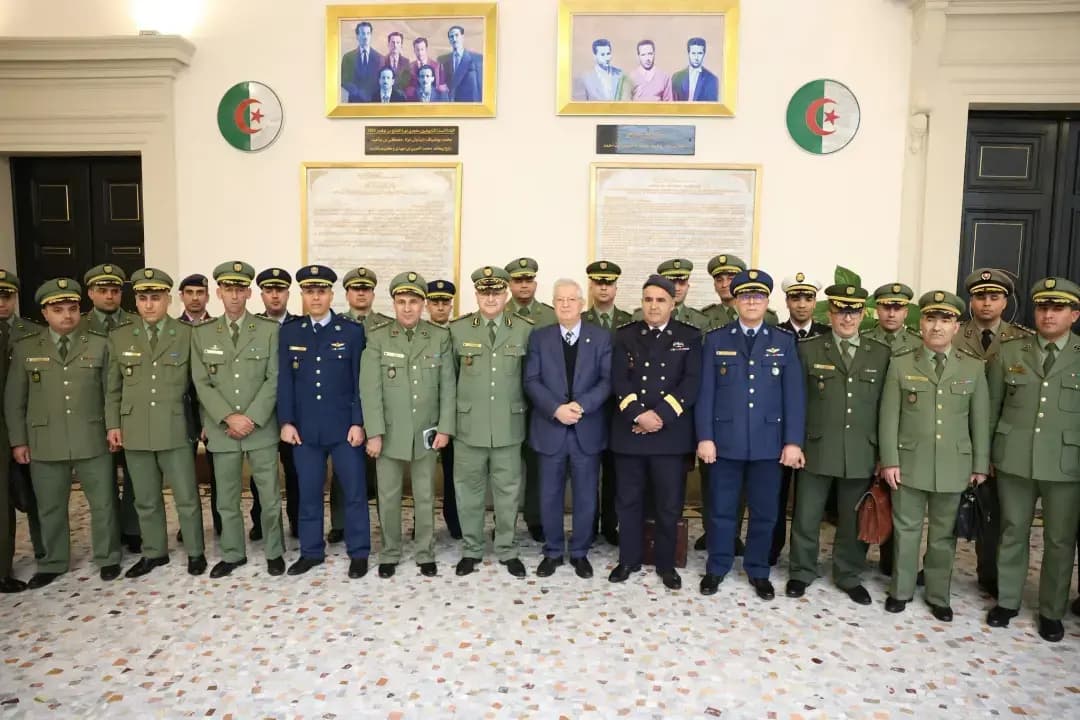 Delegación de la Escuela Superior de Guerra de la 1ª RM visita el Consejo de la Nación