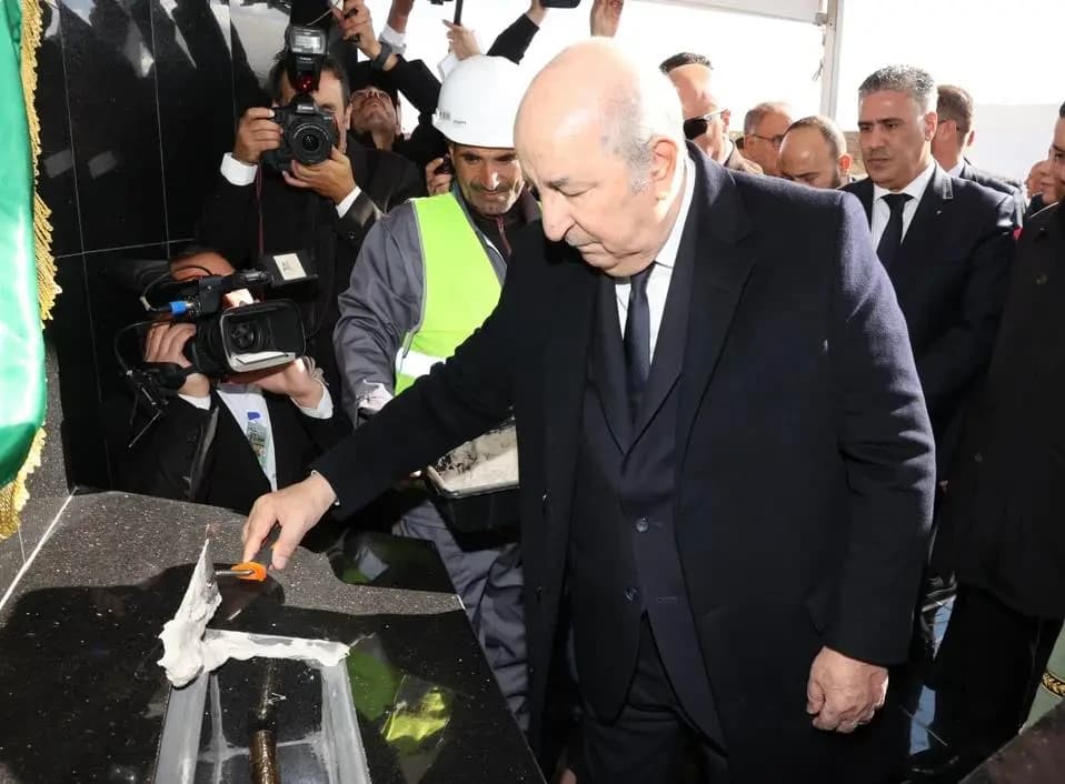 El presidente de la República coloca la primera piedra del proyecto de construcción del nuevo CHU de Constantina