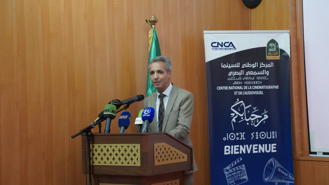 Ballalou presidió el domingo en Argel el lanzamiento del programa "Hiya", dedicado a mujeres portadoras de proyectos cinematográficos