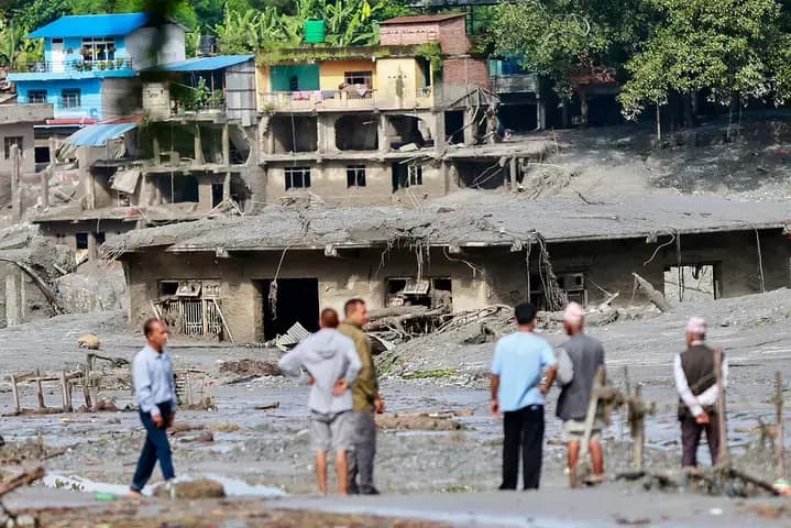 939 muertos y 3.925 desaparecidos por el deslizamientos de tierra en Nepal