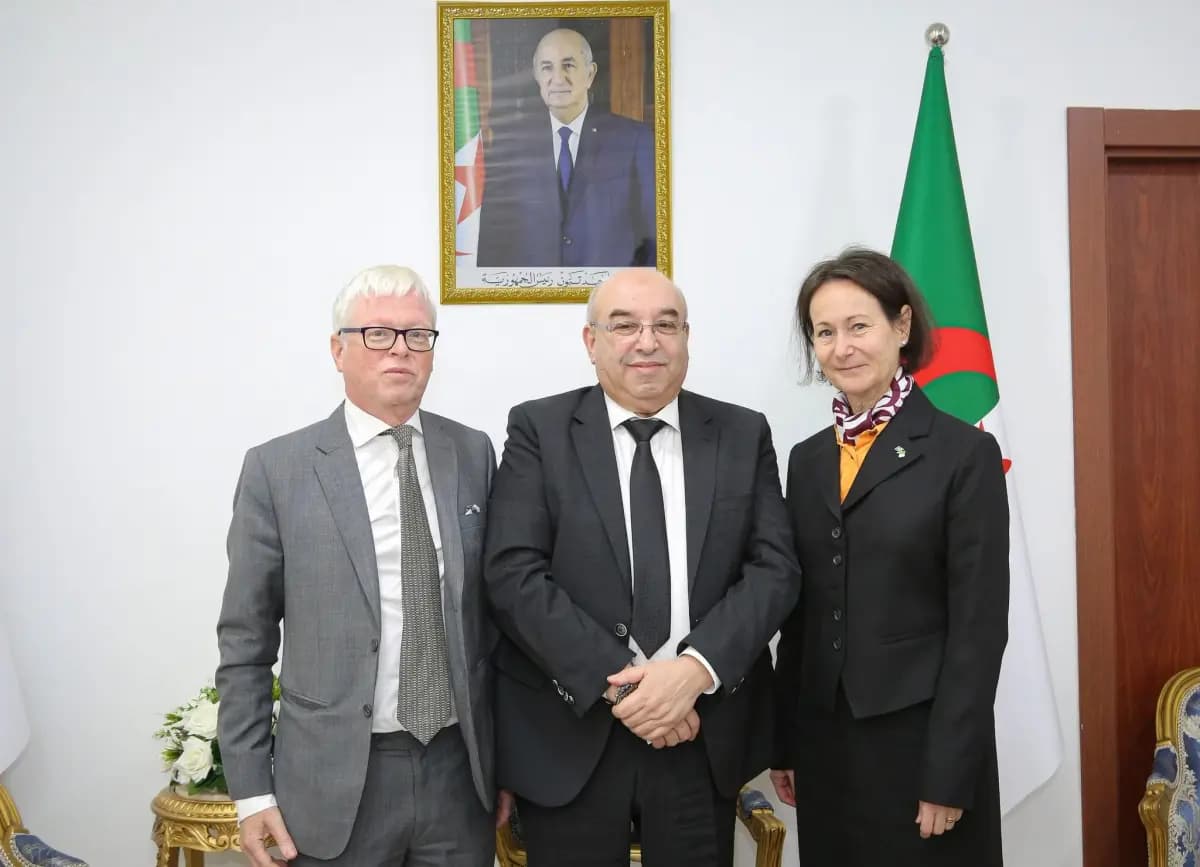 Ministro de Industria Farmacéutica analiza cooperación e inversión con los embajadores de Suecia y Gran Bretaña