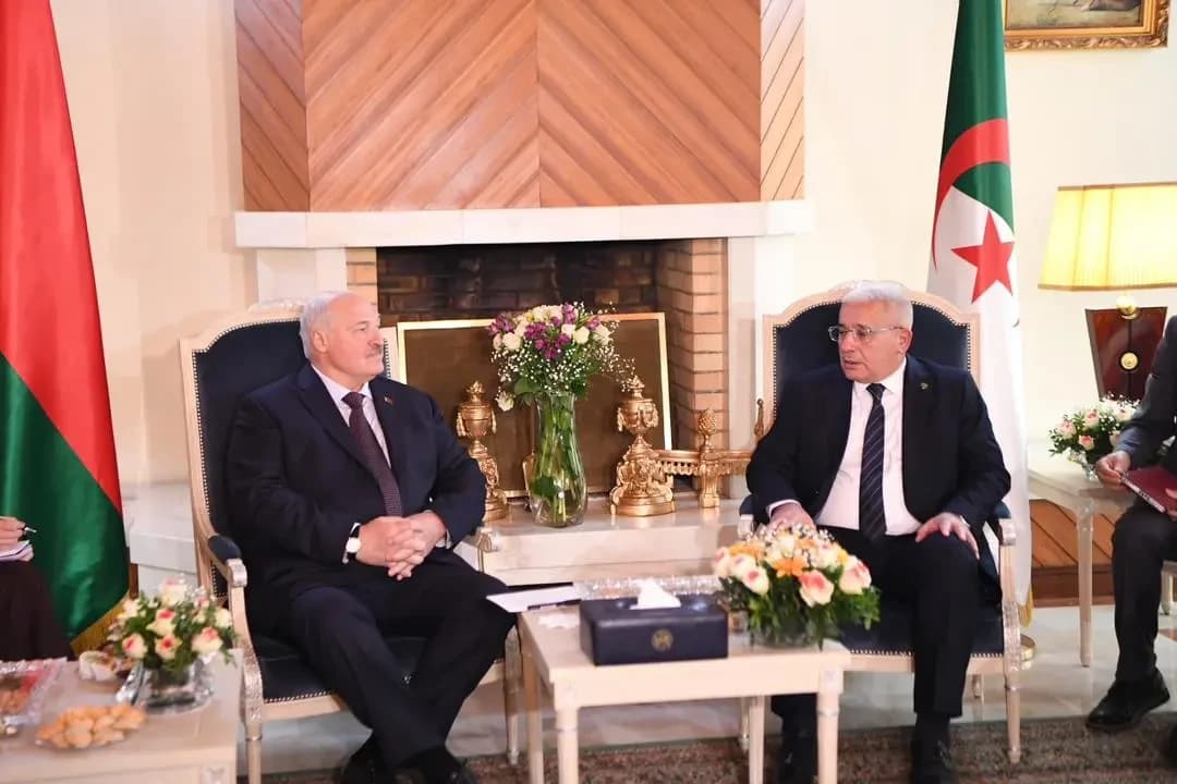 Boughali realiza una visita de cortesía al presidente de la República de Bielorrusia