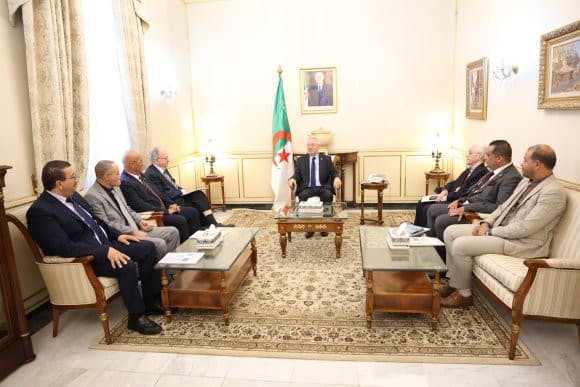 El presidente del Consejo de la Nación, Azouz Nasri, recibió a los representantes del Consejo de la Nación en el seno de la Comisión Parlamentaria Mixta (CPM) "Argelia-Unión Europea (UE).