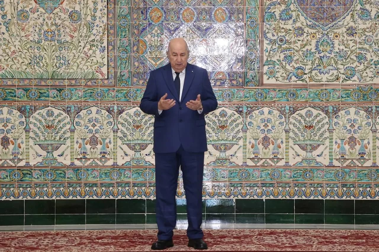 Presidente de la República guarda un minuto de silencio en memoria de los mártires