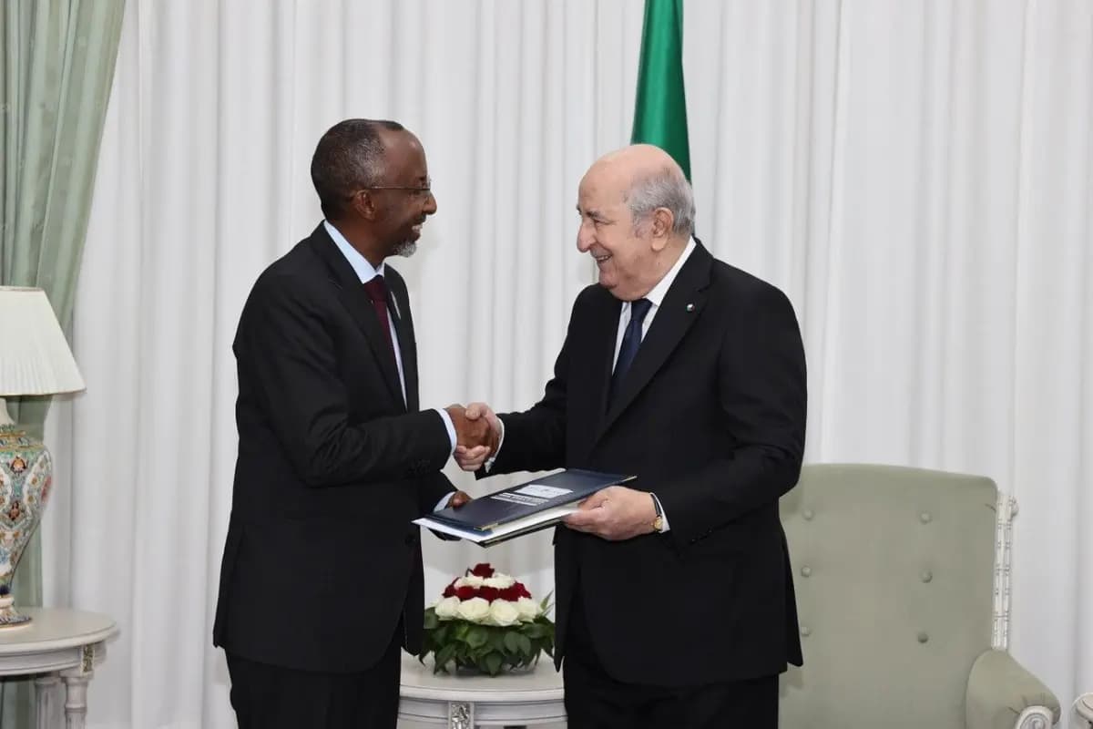 Presidente Tebboune recibe al enviado especial del presidente de la República Federal de Somalia