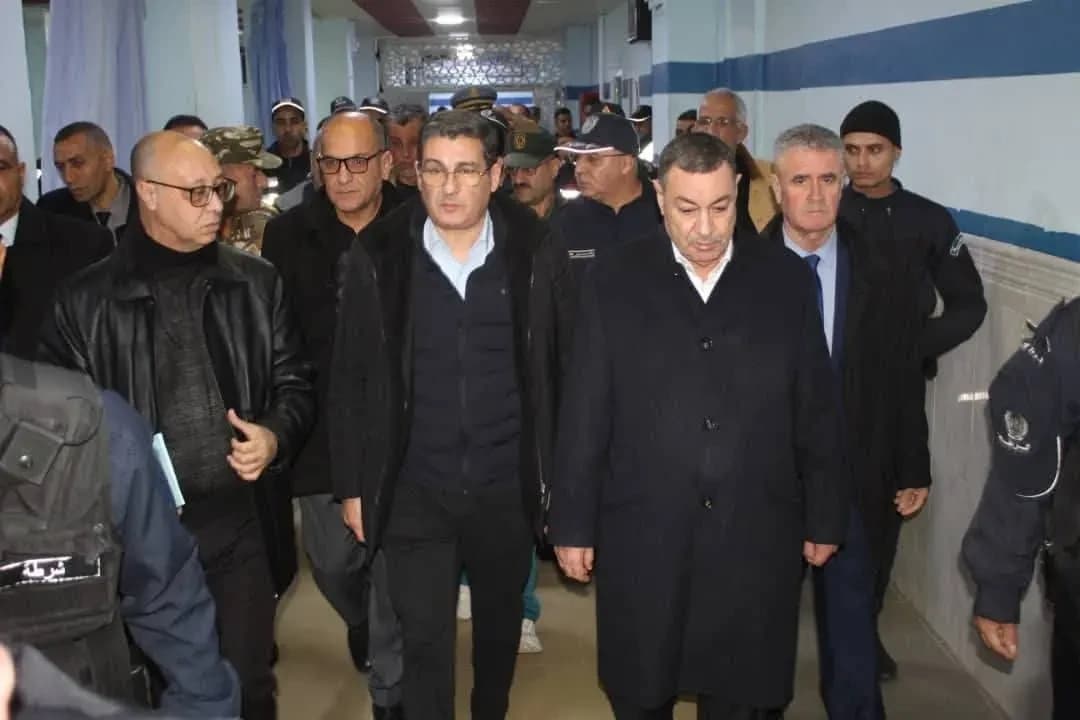 Interior y Sanidad junto a los heridos del accidente de Béni Abbès