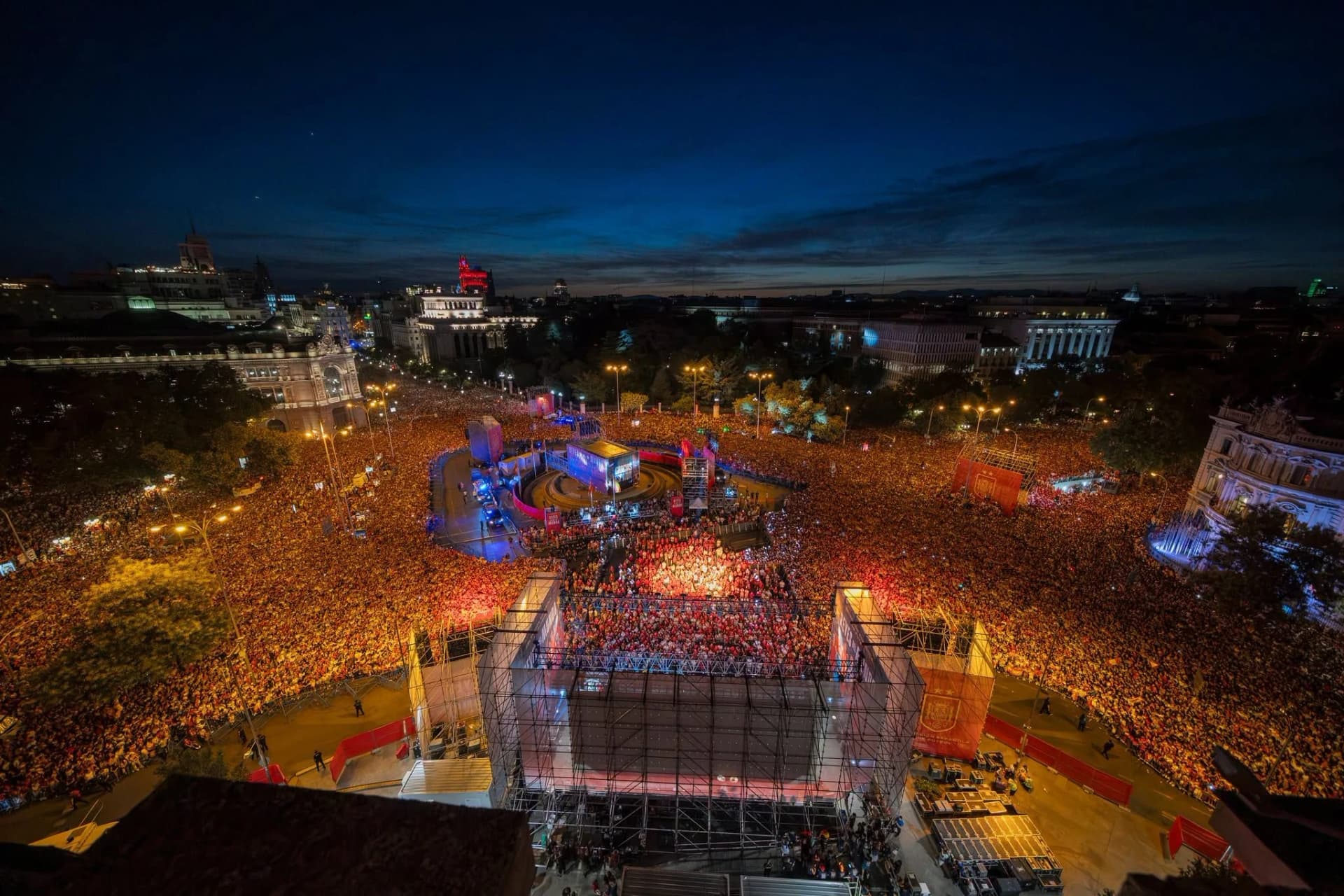Madrid se echa a las calles para celebrar el segundo Mundial de la Roja