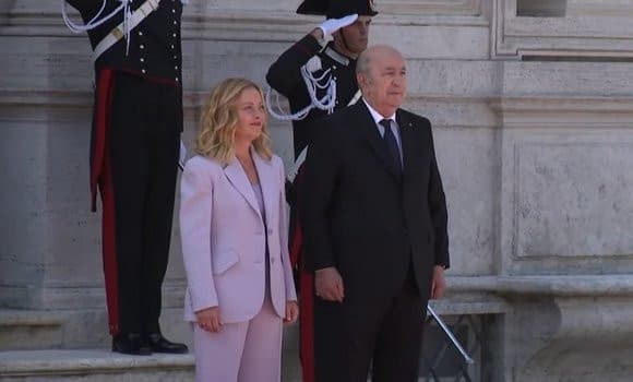 El presidente de la República, Abdelmadjid Tebboune, fue recibido este miércoles en Roma por la presidenta del Consejo de Ministros de Italia, Giorgia Meloni, en el marco de la visita oficial que realiza a este país amigo.