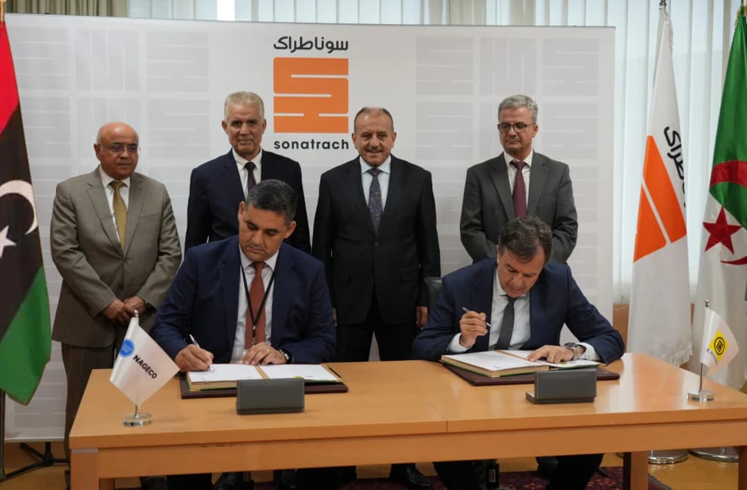  Cuatro memorandos de entendimiento fueron firmados este jueves en Argel entre filiales y estructuras del grupo petrolero argelino Sonatrach y varias compañías libias, incluida la Compañía Nacional de Petróleo de Libia (National Oil Corporation - NOC), para reforzar la cooperación en los ámbitos técnico y operativo, la formación y la transferencia de conocimientos.