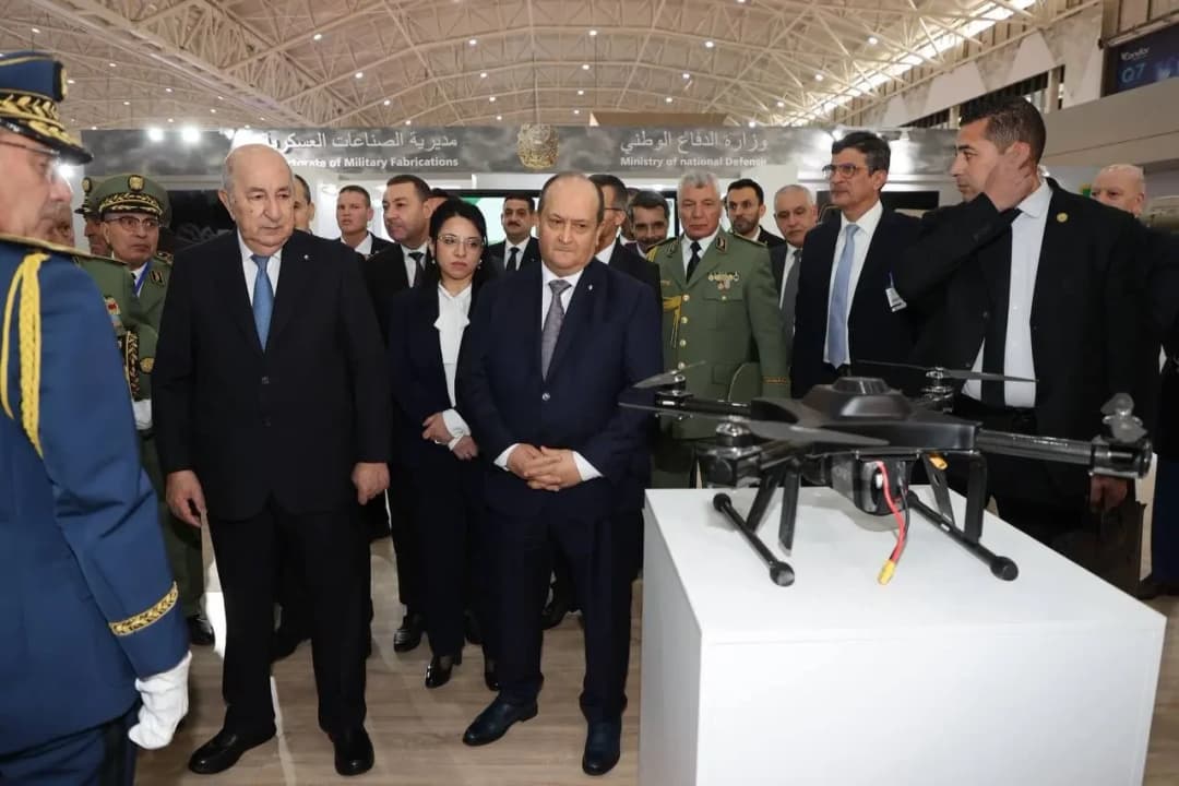 Presidente de la República visita varios pabellones en la Feria de la Producción Argelina