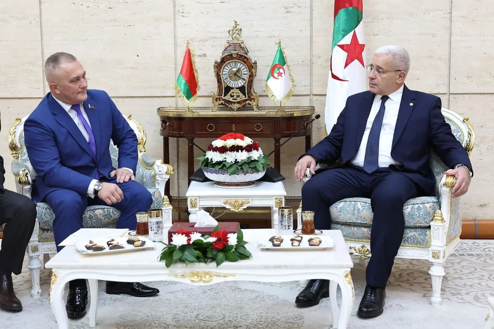 Boughali recibe a una delegación de la Asamblea Nacional de Bielorrusia