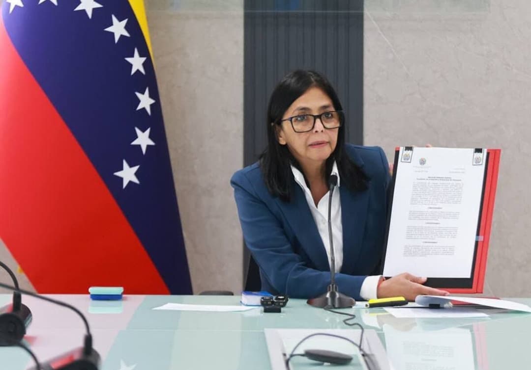 Presidenta interina de Venezuela celebra su primera reunión de gabinete