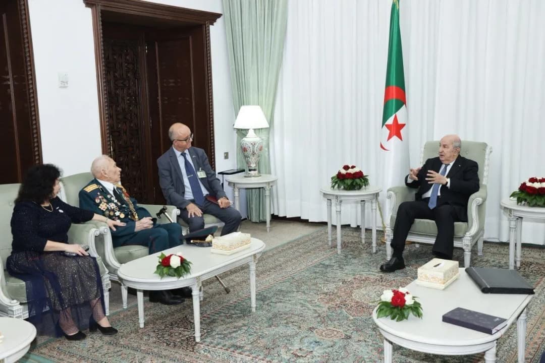 Presidente Tebboune recibe al coronel ruso retirado y exexperto en desminado Andreï Pavlenko