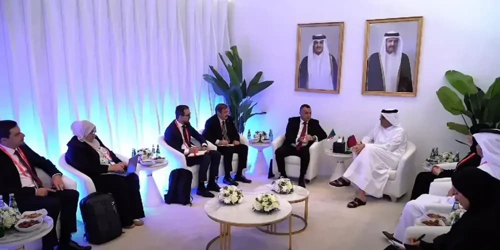 Zerrouki se reúne en Doha con actores del sector de las telecomunicaciones y las tecnologías