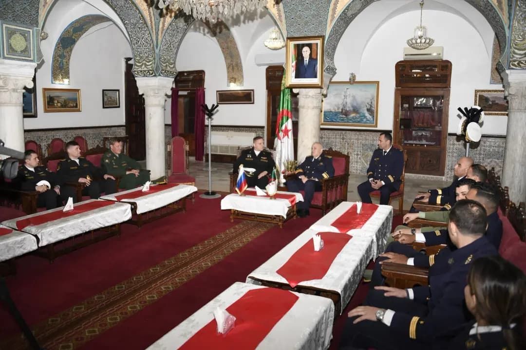 Escala de un grupo de buques de la flota rusa del Norte en el puerto de Argel