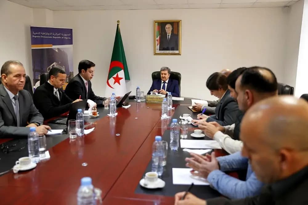 Ministro de Comunicación se reúne con miembros de la Organización Nacional de Periodistas Argelinos