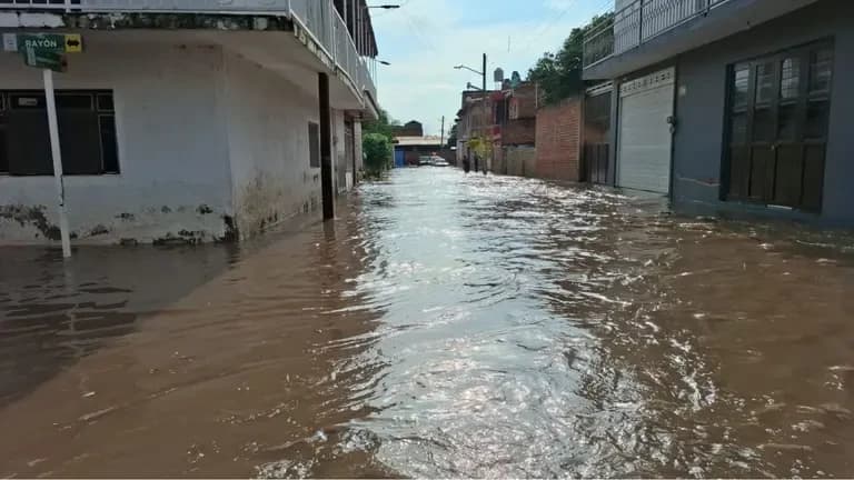 México: fuertes lluvias provocan el desbordamiento de ríos en Guadalajara